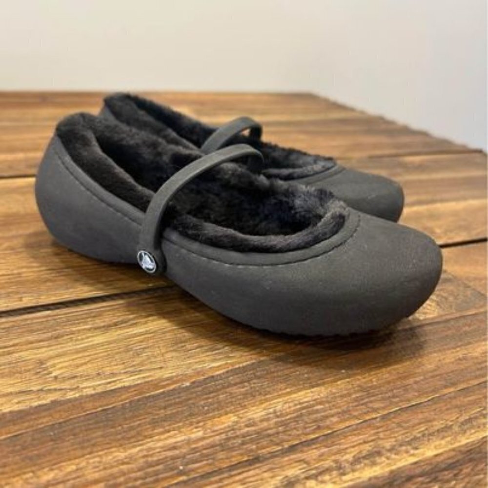 CROCS girls furry lined Mary Jane’s! Size 1 (J3). Black!